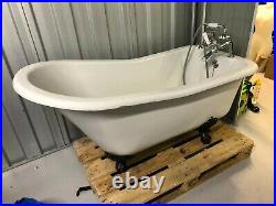 Free standing roll top slipper bath with black claw feet